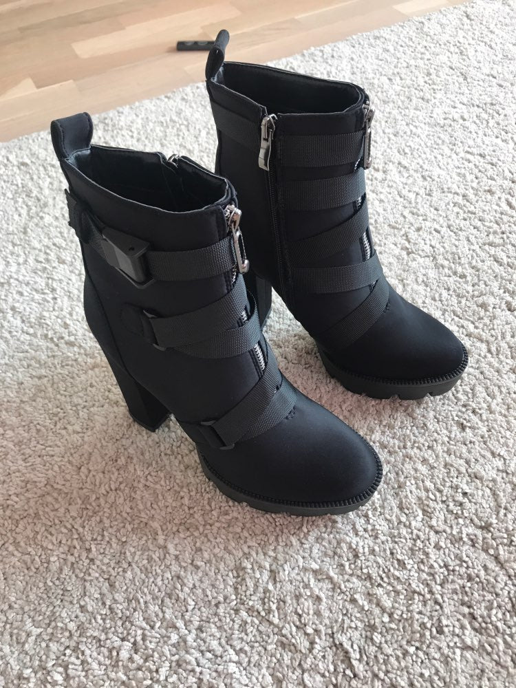 Boutique All Black Waterproof Platform Boots